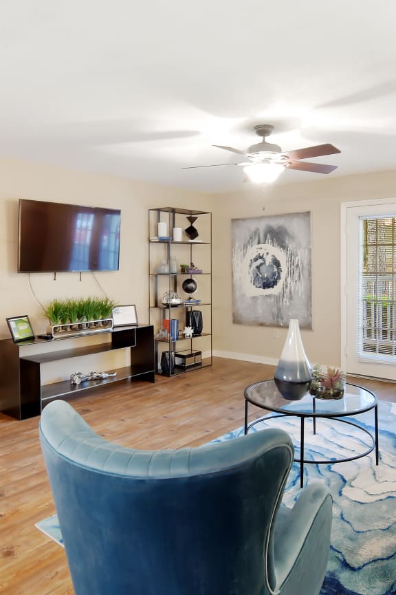 Open Living Room at Lexington Pointe Apartment Homes, Oxford, 38655