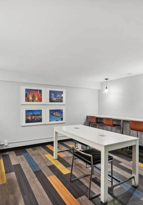 Living Area View at 583 Del Mar, St. Louis, MO, 63112