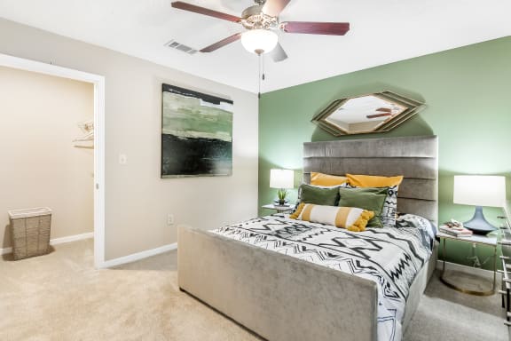 bedroom at Crossgates Apartment Homes, Starkville, MS 39759