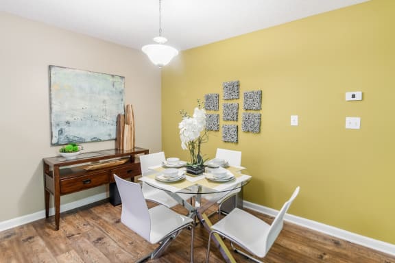 Dining Area at Avalon Apartment Homes, Starkville, MS, 39759