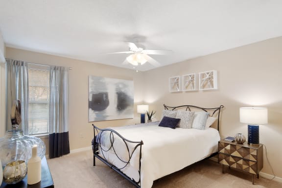 Modern Bedroom at Lexington Pointe Apartment Homes, Oxford, MS, 38655