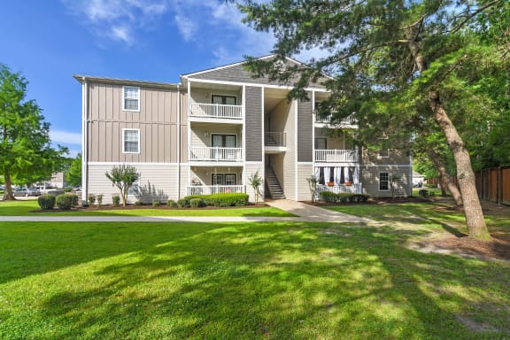 Exterior View at Gulf Hills Apartment Homes, Ocean Springs, MS, 39564