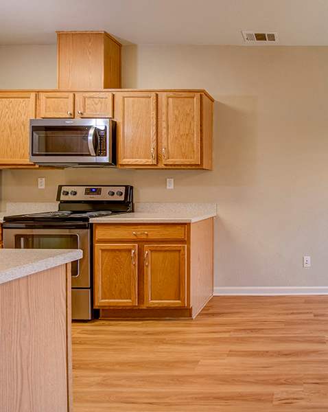 Dining at LINCOLN GARDENS APARTMENTS, California, 94559