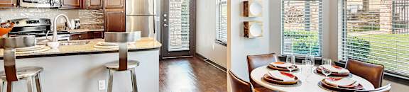 A kitchen with a dining area at Wellington Grande Apartment Homes, Texas, 75605