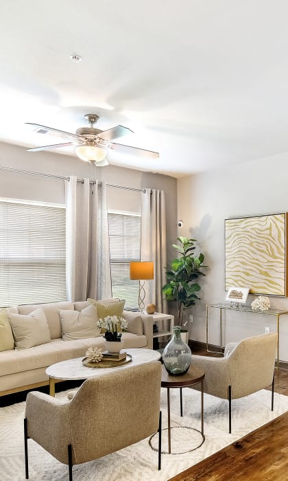 Living Space Plenty Of Natural Light at Kingston Crossing Apartment Homes, Bossier City, LA, Louisiana  , 71111
