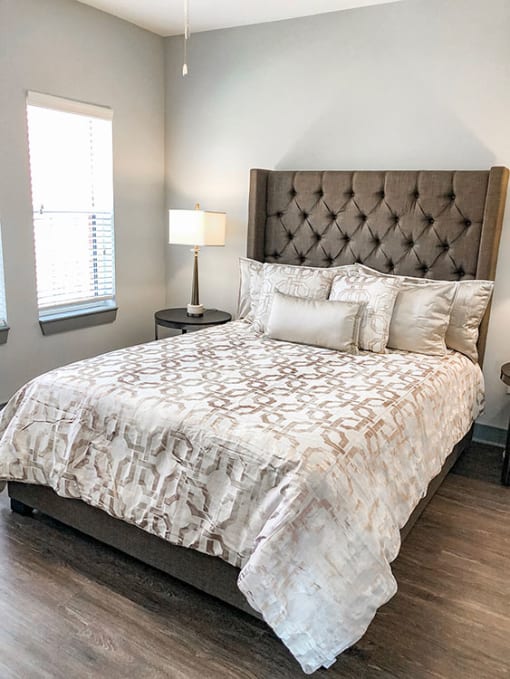 Beautiful Bright Bedroom With Wide Windows at The Ivy at Berlin Place, South Bend, 46601