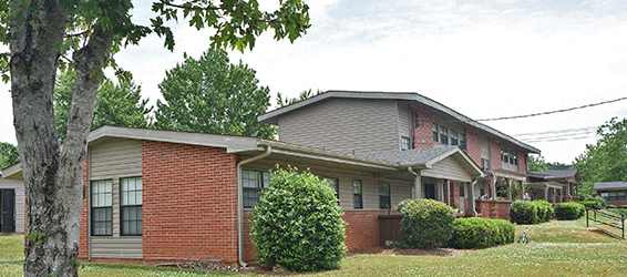Green Lawn at Arbours at Cane Creek, Anniston, Alabama
