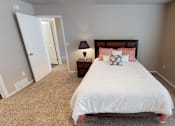 Thumbnail 4 of 21 - bedroom with bed