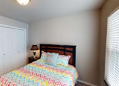 Thumbnail 5 of 21 - bedroom with bed