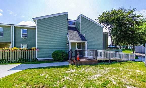 Parkside Houses – One to Four-bedroom, One to One and a Half-Bath Units – Amherst, NY – Off Street Parking – UB North – Swimming Pool – Tennis Court - Cable/Internet Ready - In-unit Laundry