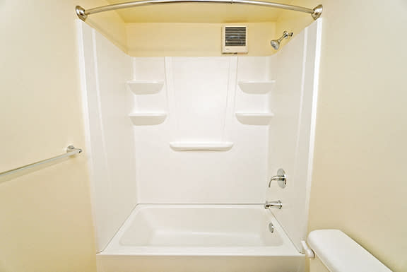 Oxford Village Townhomes – Bathroom - On-Site Laundry - 24 Hour Emergency Maintenance – Ask for a Tour - Extra Storage 