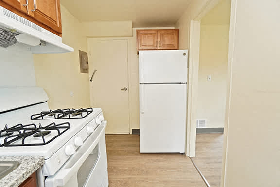 Oxford Village Townhomes – Kitchen – Dinning Room - Efficient Appliances Included - Electronic Thermostat - Gas Range - Energy Efficient Refrigerators - 24 Hour Emergency Maintenance - Ask for a Tour 