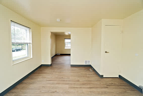 Oxford Village Townhomes – Living Room – Amherst Area – Appliances Included - 24 Hour Emergency Maintenance – Carpeting – Storage – Ask for a Tour -- Internet and Cable Ready - Affordable - Remolded –