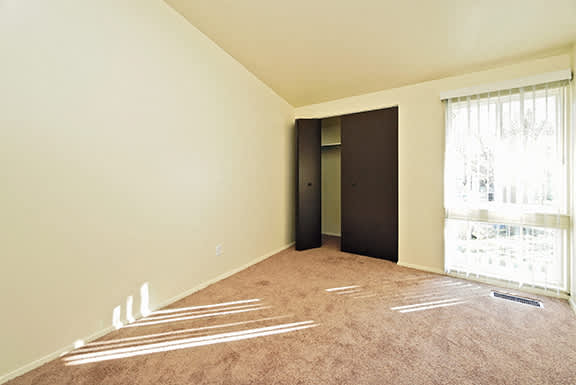 Parkside Houses - One to Four-bedroom, One to One and a Half-Bath Units – Amherst, NY – Williamsville North School District – Carpeting and Vinyl Plank Flooring – Master – Master Bath – Closets – Extr