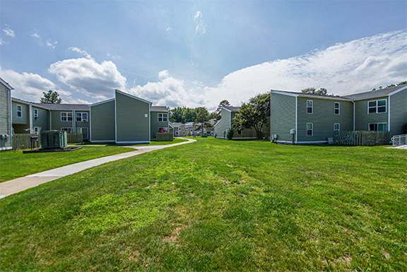 Parkside Houses – One to Four-bedroom, One to One and a Half-Bath Units – Amherst, NY – Off Street Parking – UB North – Swimming Pool – Tennis Court - Cable/Internet Ready - In-unit Laundry