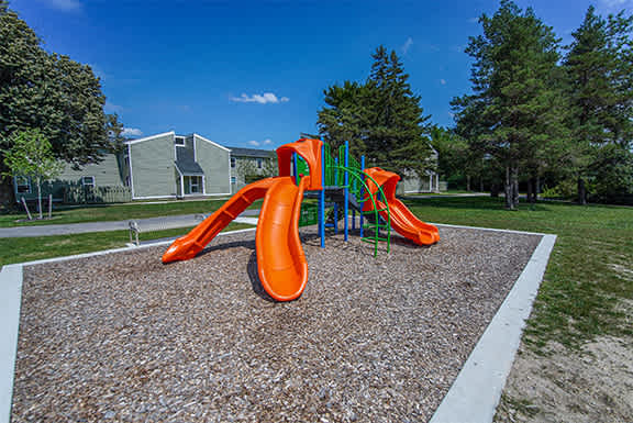 Parkside Houses – One to Four-bedroom, One to One and a Half-Bath Units – Amherst, NY – Off Street Parking – UB North – Swimming Pool – Tennis Court - Cable/Internet Ready - In-unit Laundry