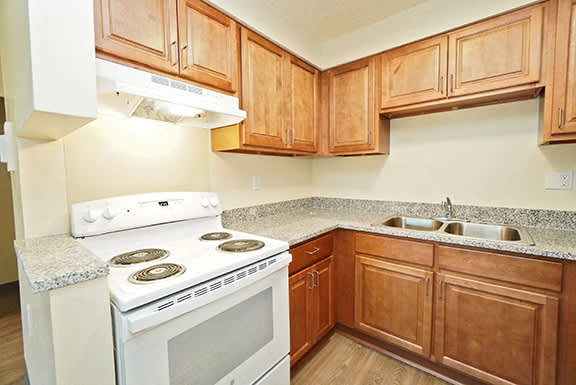 Sundridge Apartments – Kitchen – Efficient Appliances Included - Electronic Thermostat - Electric Range - 24 Hour Emergency Maintenance - Ask for a Tour – Pet Friendly - Extra Storage