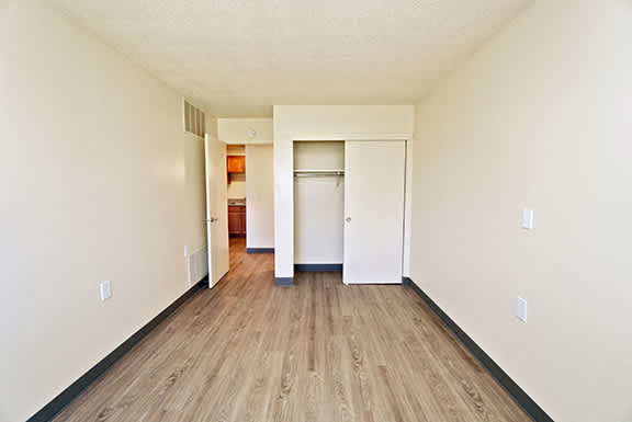 Sundridge Apartments - Two-bedroom, Two-Bath Units - Two-bedroom, One and a half-Bath Units – Buffalo, NY – Williamsville School District  – Carpeting – Master – Master Bath – Closets – Extra Storage 