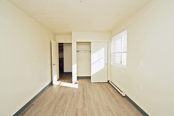 Sundridge Apartments - Two-bedroom, Two-Bath Units - Two-bedroom, One and a half-Bath Units – Buffalo, NY – Williamsville School District  – Carpeting – Master – Master Bath – Closets – Extra Storage 