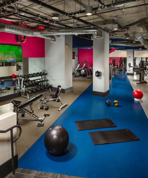 topaz fitness center with weights and tv at Topaz Apartments, Los Angeles, CA, 90013
