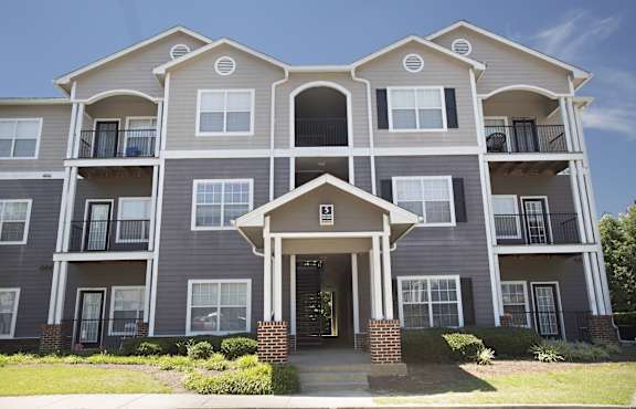 Apartments in Fairburn Georgia with front entrance and multiple balconies at Peachtree Landing.