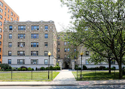 the building in which the hotel is located