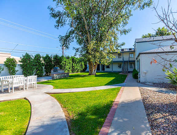a sunny day at the whispering winds apartments in pearland, tx
