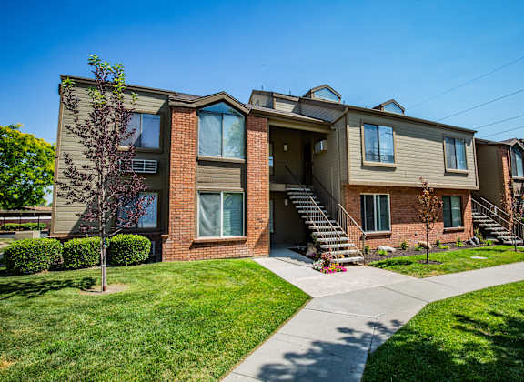 A row of townhouses with a clear blue sky above.