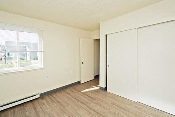 Sundridge Apartments - Two-bedroom, Two-Bath Units - Two-bedroom, One and a half-Bath Units – Buffalo, NY – Williamsville School District  – Carpeting – Master – Master Bath – Closets – Extra Storage 