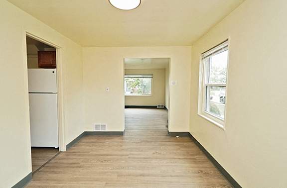 Oxford Village Townhomes – Kitchen – Dinning Room - Efficient Appliances Included - Electronic Thermostat - Gas Range - Energy Efficient Refrigerators - 24 Hour Emergency Maintenance - Ask for a Tour 