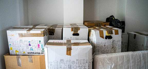 a bunch of boxes are stacked on top of each other in a room
