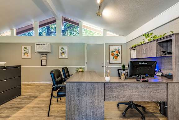 the preserve at ballantyne commons office space with desk and computer