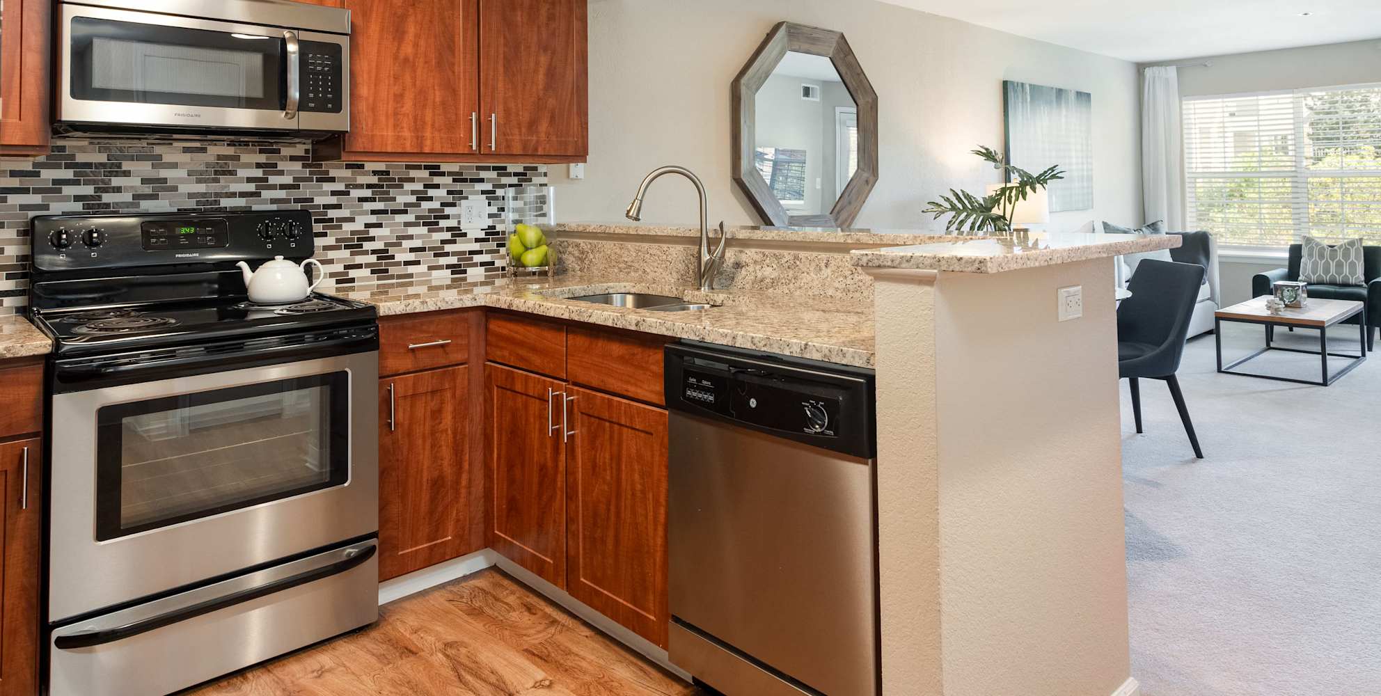 MODERN LIVING I ﻿ N THE DENVER TECH CENTER 33 of 82