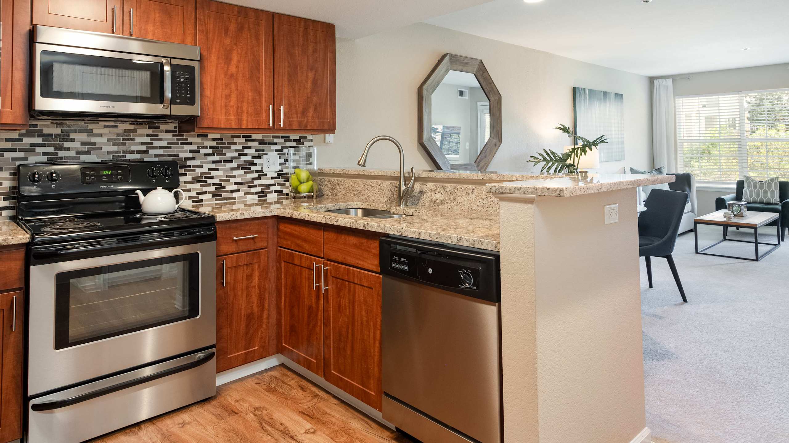 MODERN LIVING I ﻿ N THE DENVER TECH CENTER 28 of 82