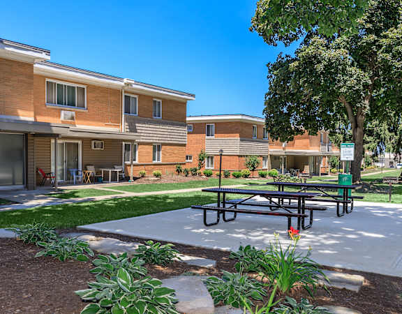 our apartments offer a spacious courtyard with picnic tables