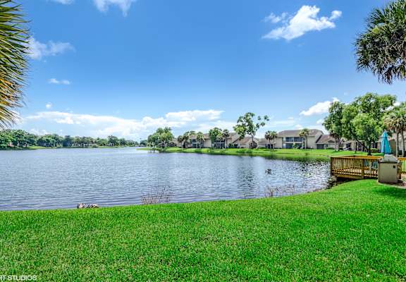 Community Lake at Water's Edge Apartments, 33351