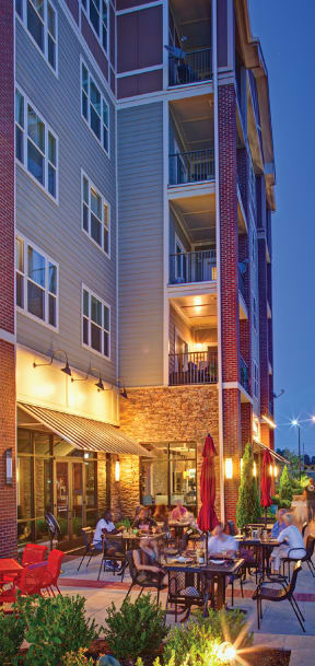 Outdoor Dining Area LangTree Lake Norman Apartments, North Carolina, 28117