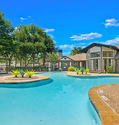 A swimming pool with a blue tiled edge and a white line in the middle.