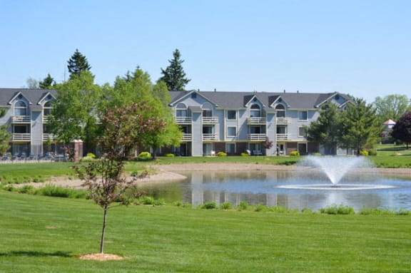 Ponds with Fountains at Pine Knoll Apartments in Battle Creek, MI