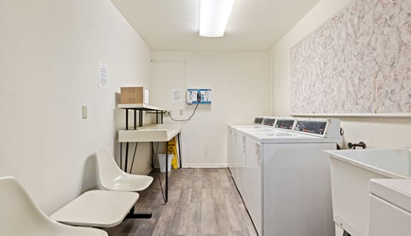 the preserve at ballantyne commons community laundry room with washer and dryer