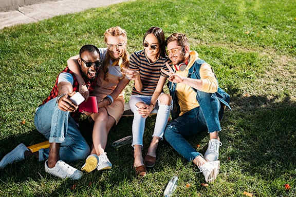 A group of friends sitting on the grass.