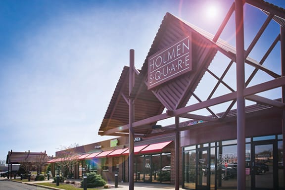 the exterior of a restaurant with a sign that reads hommen square
