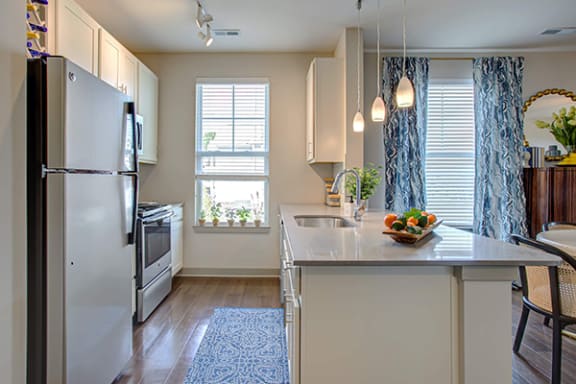 Luxurious Quartz Kitchen Surfaces at River Crossing Apartments, St. Charles