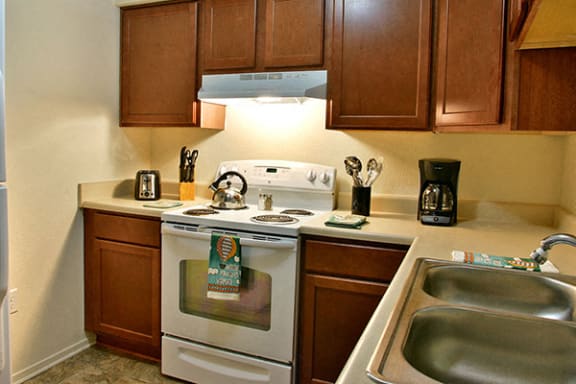 Well Equipped Kitchen with White Appliances at Prairie Lakes Apartments, Peoria