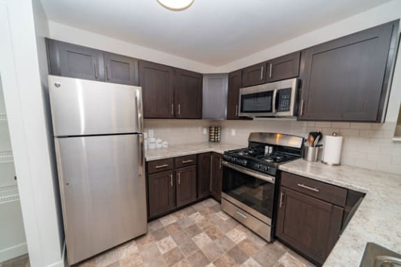 Stainless Steel Appliances at Trade Winds Apartment Homes in Elkhorn, Nebraska 68022