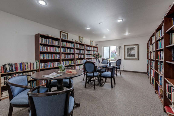 Library at VINTAGE AT Sequim Apartments, Washington, 98382
