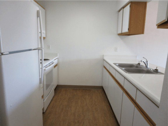 Louise Garden Vacant Kitchen