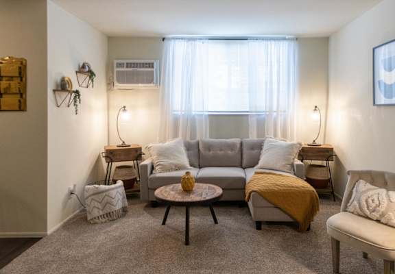 This is a picture of the living room in a 576 sq foot 1 bedroom, 1 bath apartment at Red Bank Reserve in the Madisonville neighborhood of Cincinnati, Ohio.