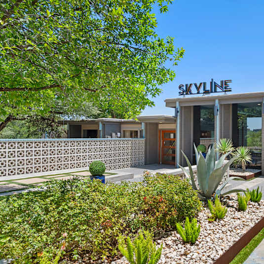 Building Exterior View at Skyline at Barton Creek Apartments, Austin, 78758