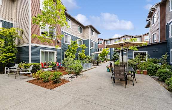 Courtyard at Ballinger Court Senior Apartments in Edmonds WA